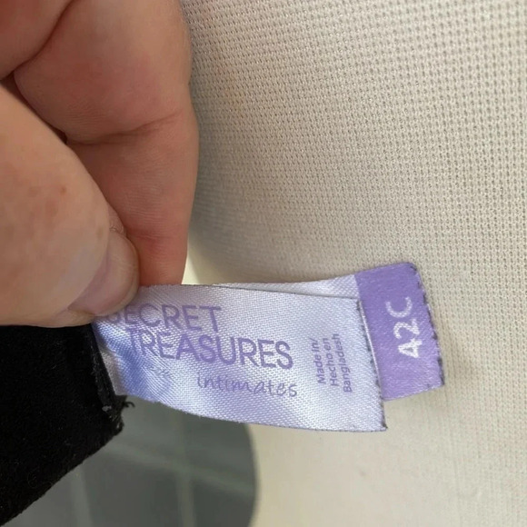 Secret Treasures Black Red Floral - Picture 8 of 9